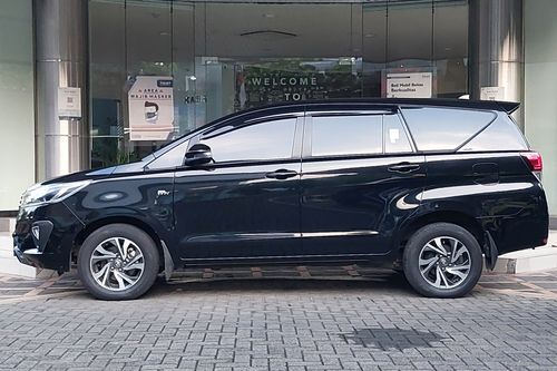 2022 Toyota Kijang Innova 2.0 V AT Bekas