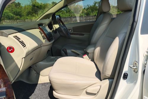 2014 Toyota Kijang Innova 2.0 V AT bekas