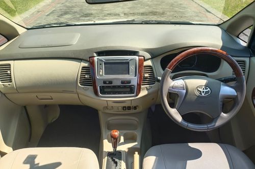 2014 Toyota Kijang Innova 2.0 V AT bekas