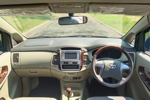 2014 Toyota Kijang Innova 2.0 V AT bekas