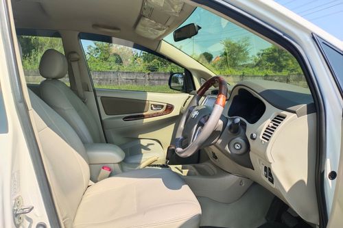 2014 Toyota Kijang Innova 2.0 V AT bekas
