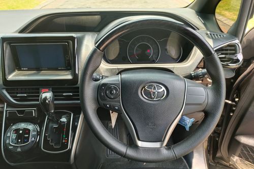 2017 Toyota Voxy 2.0 CVT bekas