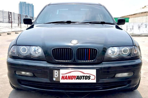 2001 BMW 3 Series Sedan  325iat bekas