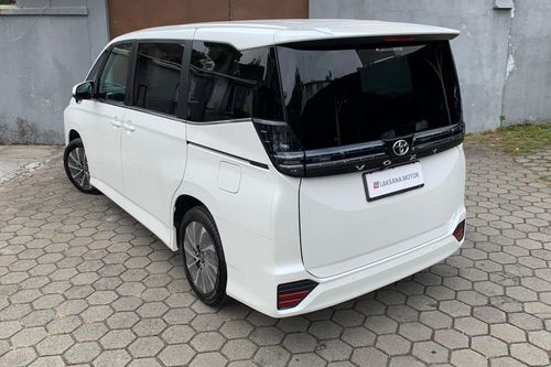 2023 Toyota Voxy 2.0L AT tua