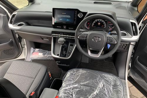 2023 Toyota Voxy 2.0L AT bekas