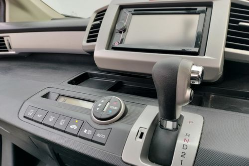 2015 Honda Freed I-VTEC Power Sliding Doors 1.5L AT bekas
