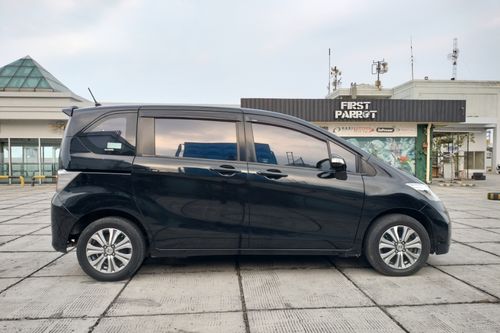 2015 Honda Freed I-VTEC Power Sliding Doors 1.5L AT bekas