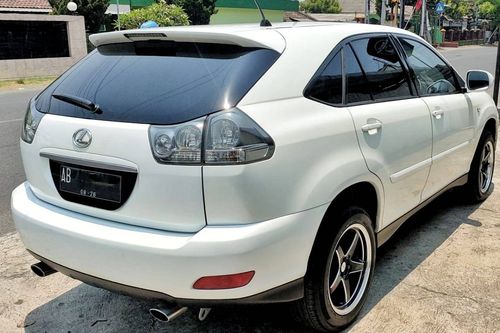Second hand 2004 Toyota Harrier 3.0 