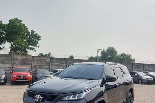 Dijual 2022 Toyota Fortuner VRZ 4X2 TRD 2.4L AT bekas