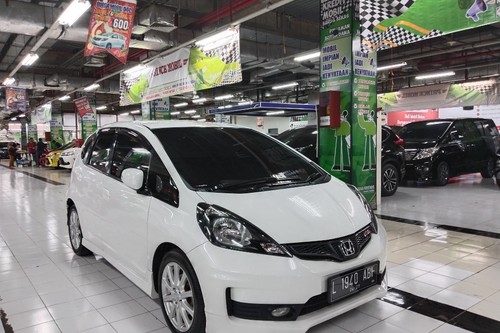 2013 Honda Jazz  1.5L RS AT