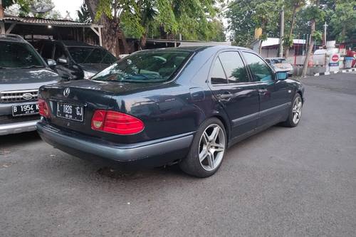 1997 Mercedes Benz E-Class E230 tua