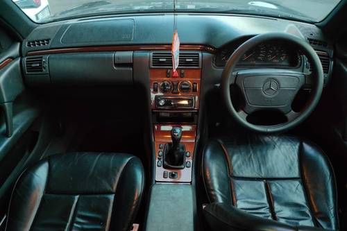 1997 Mercedes Benz E-Class E230 tua