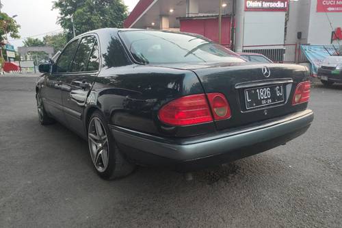 Dijual 1997 Mercedes Benz E-Class E230 bekas
