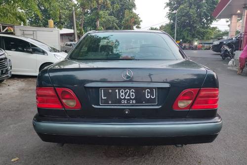 1997 Mercedes Benz E-Class E230 bekas