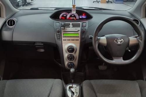 Dijual 2013 Toyota Yaris E AT bekas