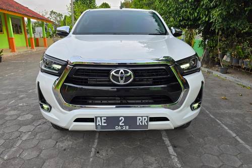 2023 Toyota Hilux 2.4L D-Cab V AT bekas