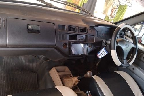 Dijual 2000 Toyota Kijang Innova 1.8L LGX bekas