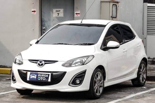 2013 Mazda 2  V AT bekas