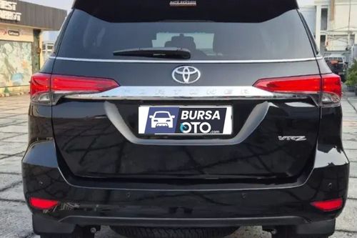 Dijual 2017 Toyota Fortuner 2.4 VRZ AT bekas