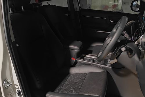 2024 Toyota Kijang Innova Zenix Hybrid EV 2.0L Q HV CVT TSS Modellista bekas