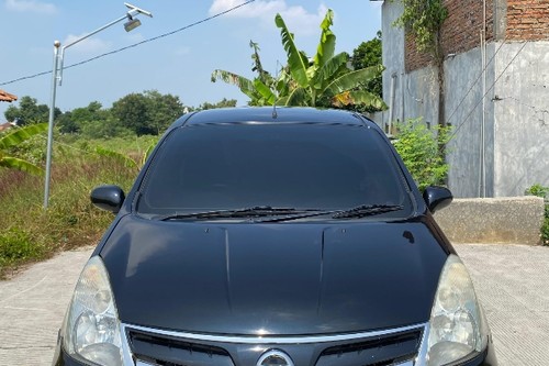 2011 Nissan Grand Livina  1.5 XV MT