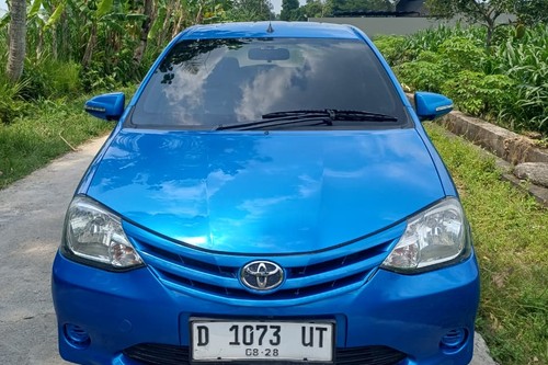 2013 Toyota Etios Valco  EMT bekas