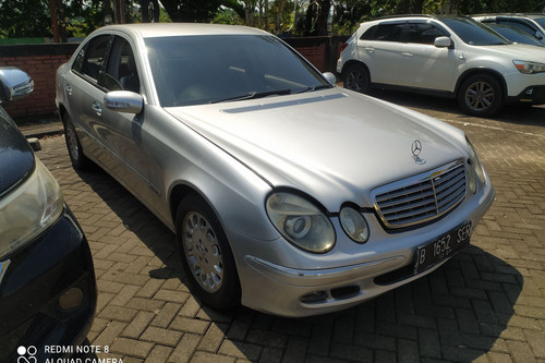 2005 Mercedes Benz E-Class  E240At bekas