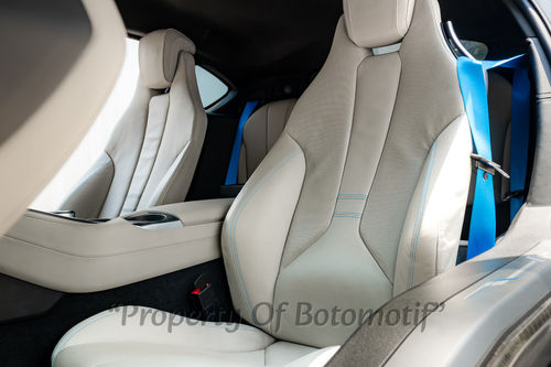 Old 2017 BMW i8 Coupe Hybrid