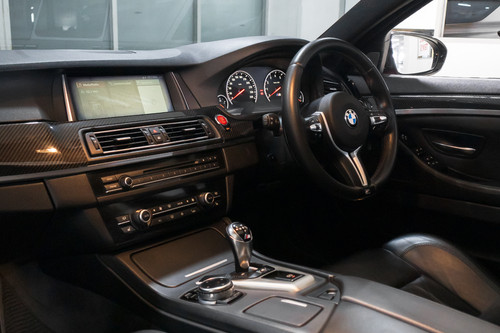 2013 BMW M5 F10 tua
