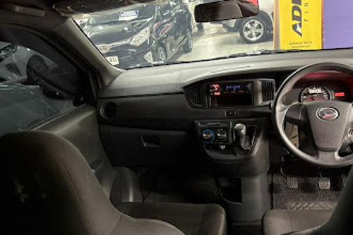 2023 Daihatsu Sigra 1.0 D MT tua