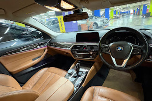 Dijual 2018 BMW 5 Series Sedan 520i Luxury bekas