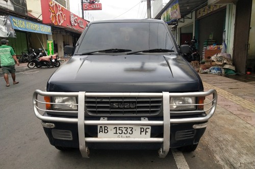 1998 Isuzu Panther STD 2.5L MT bekas