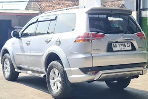 Dijual 2013 Mitsubishi Pajero Sport Dakar 4x4 bekas