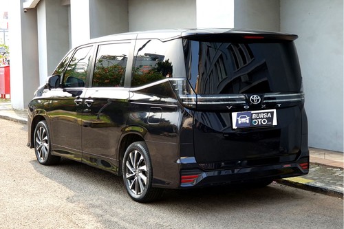 2024 Toyota Voxy 2.0 CVT tua