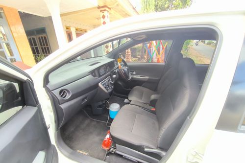 2022 Daihatsu Sigra 1.2 R MT bekas